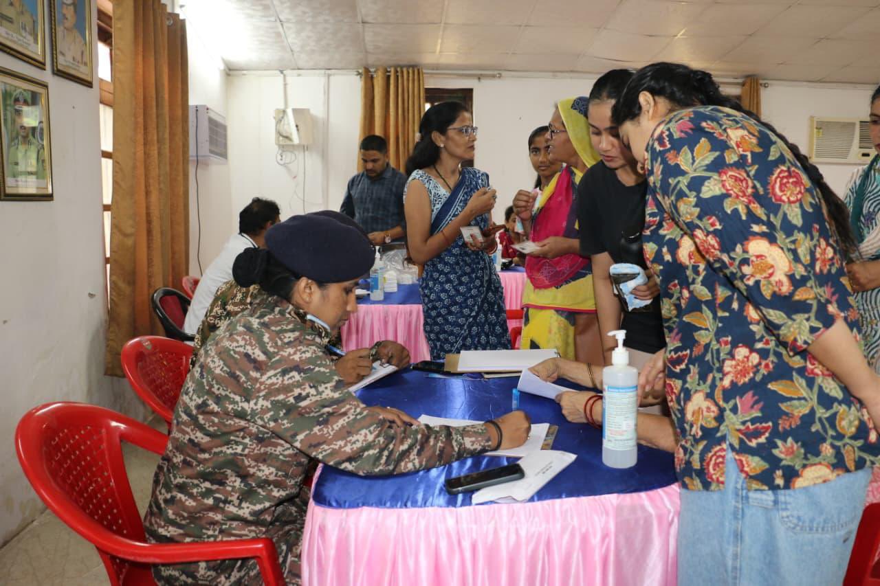   स्वस्थ नारी, सशक्त परिवार अभियान के अंतर्गत एक विशाल स्वास्थ्य जांच शिविर का आयोजन