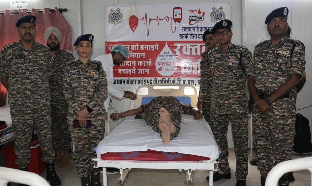   राजस्थान सेक्टर, के रि पु बल द्वारा आज नायला स्थित परिसर में स्वस्थ नारी,स्वस्थ परिवार अभियान के तहत एक विशाल रक्तदान शिविर…