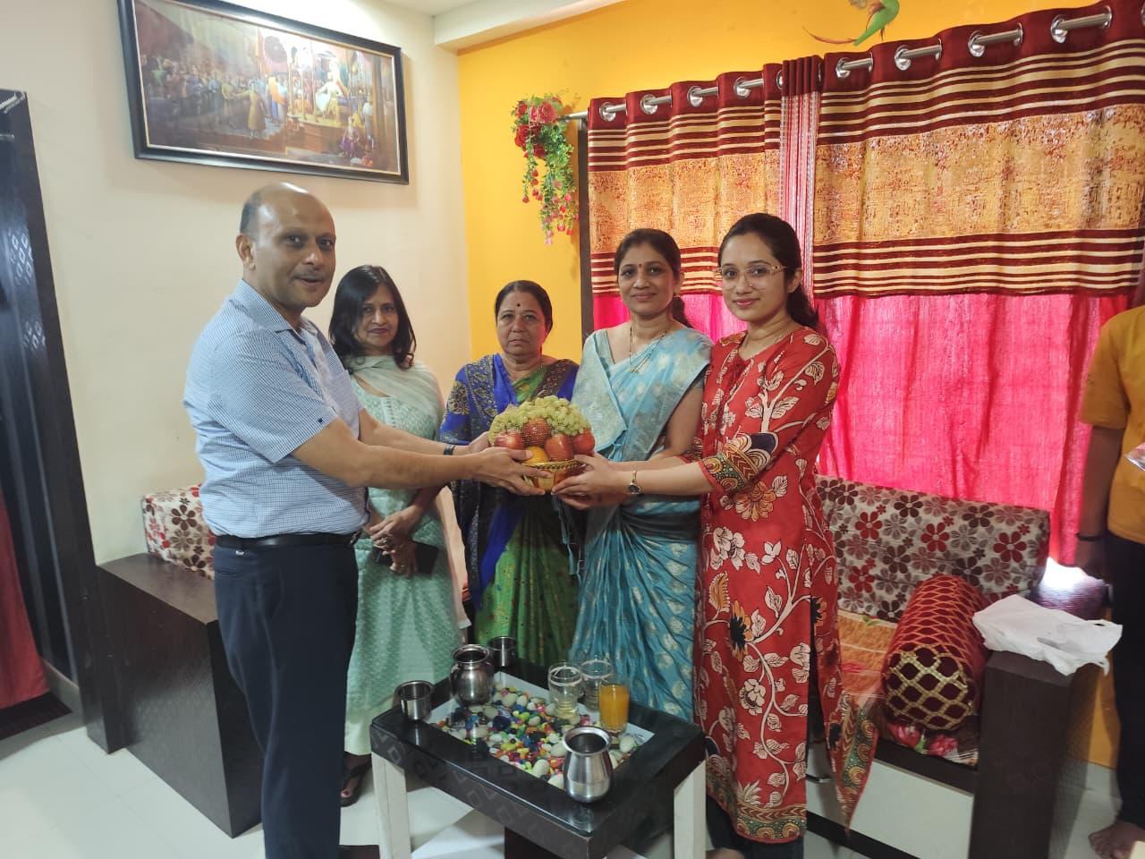   Sh. Virendra Agrawal, IGP (WS), CRPF, met the families of martyrs HC/GD Ravindra Baban Dhanawade (Shaurya Chakra) and CT/GD Suraj S.…