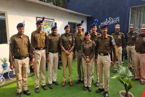   महानिदेशक का बवाना सीआरपीएफ शिविर का दौरा