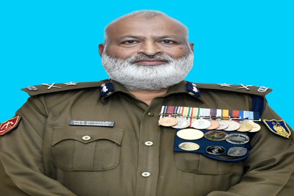   मुख्यालय में डीजी सर, सीआरपीएफ के वरिष्ठ अधिकारियों ने श्री ख्वाजा सज्जनुद्दीन और श्री भानु प्रताप सिंह, आईजीपी को भावभीनी 