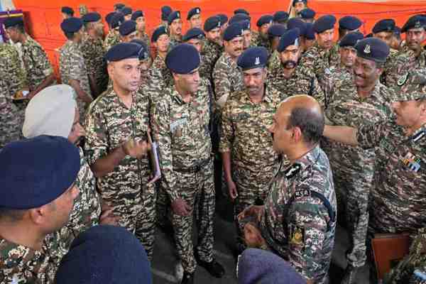   DG CRPF ने मणिपुर का दौरा किया।