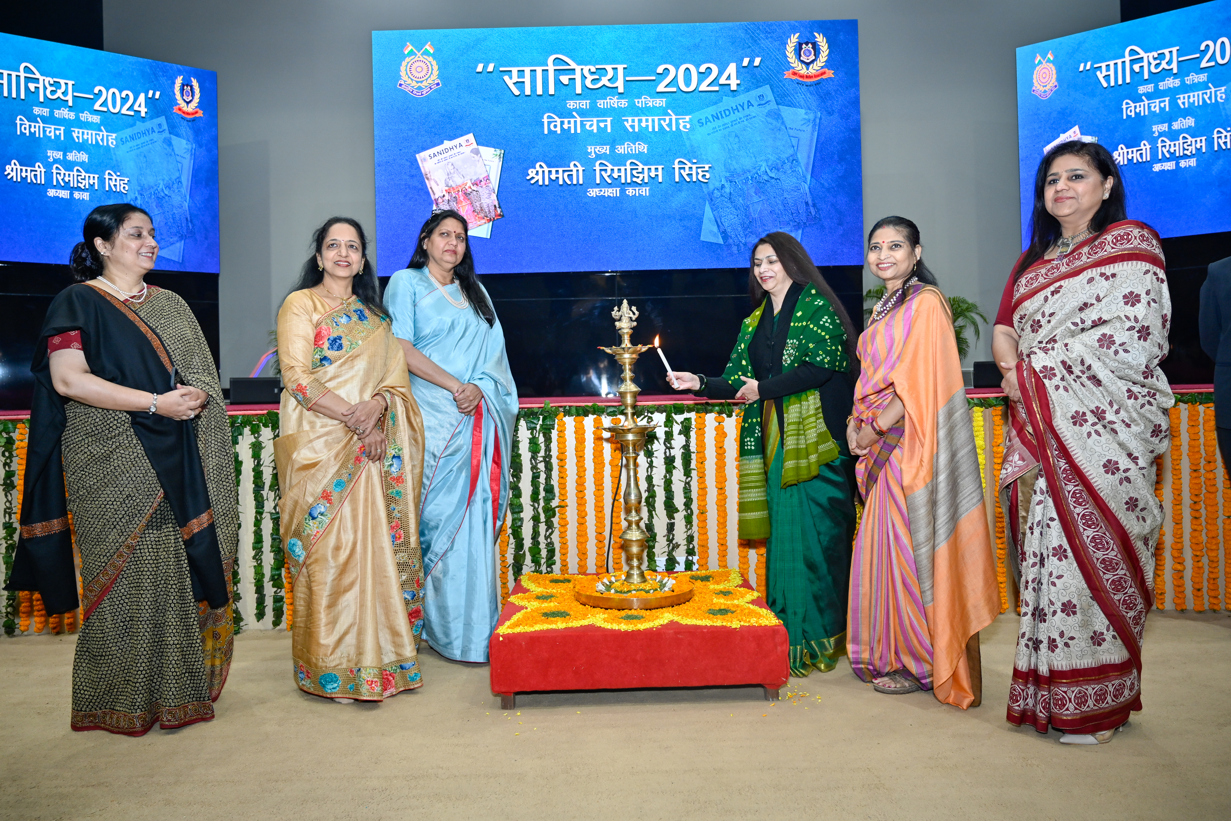   सीडब्ल्यूए के अध्यक्षा द्वारा सीडब्ल्यूए (सानिध्य) की वार्षिक पत्रिका का विमोचन