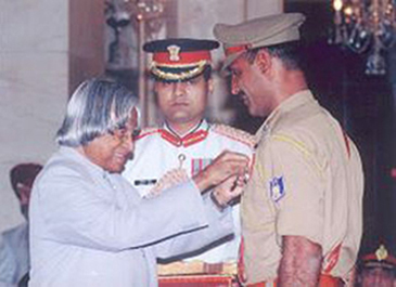 Shaurya Chakra Awarded by President of India image 1